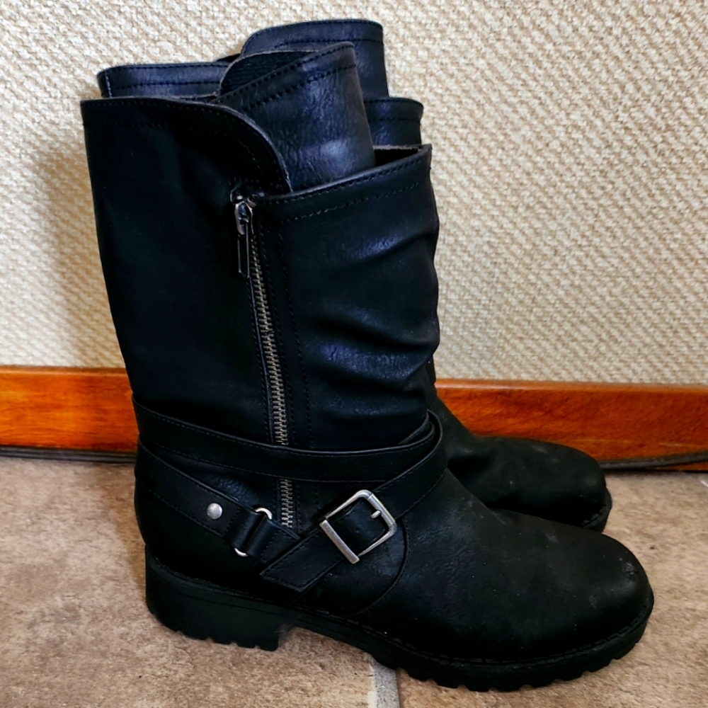 Like new. Only worn 3 times. Size 8